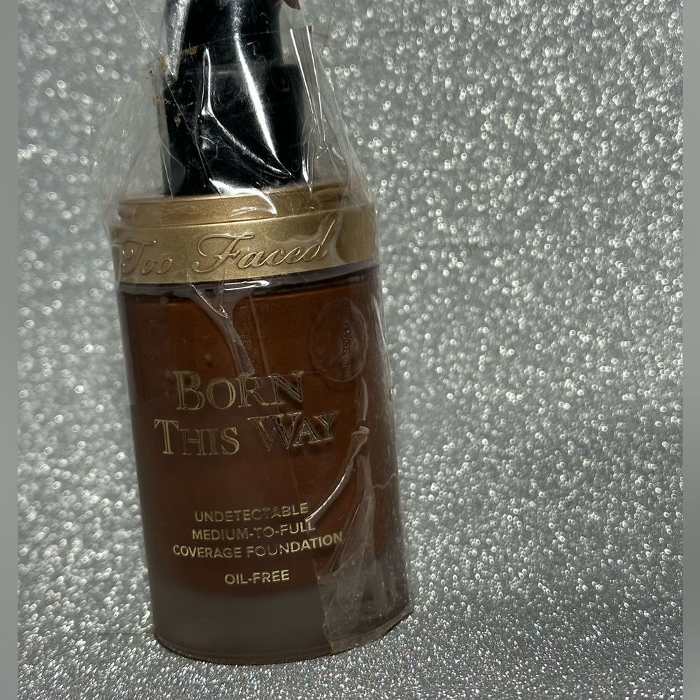 Too faced born this Way undetectable concealer, coverage color coco no sticker